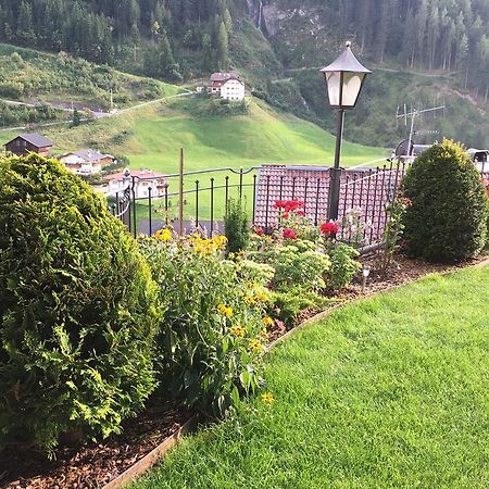 Garni Mezdi Hotel Santa Cristina Val Gardena ภายนอก รูปภาพ