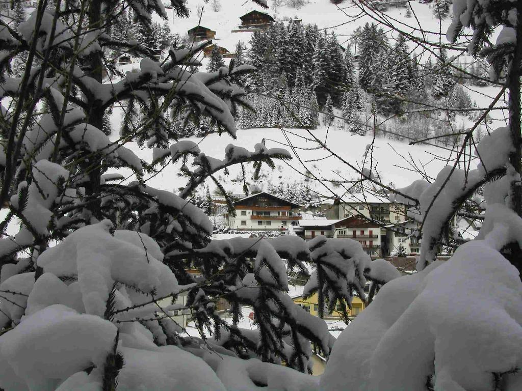 Garni Mezdi Hotel Santa Cristina Val Gardena ภายนอก รูปภาพ