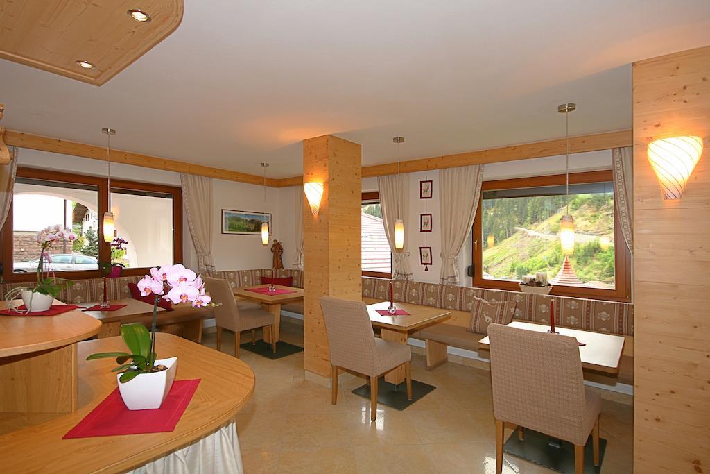 Garni Mezdi Hotel Santa Cristina Val Gardena ภายนอก รูปภาพ