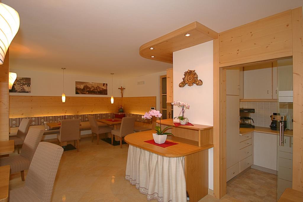 Garni Mezdi Hotel Santa Cristina Val Gardena ภายนอก รูปภาพ