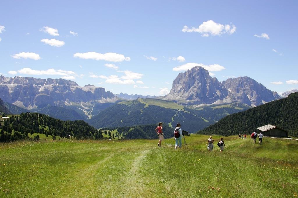 Garni Mezdi Hotel Santa Cristina Val Gardena ภายนอก รูปภาพ