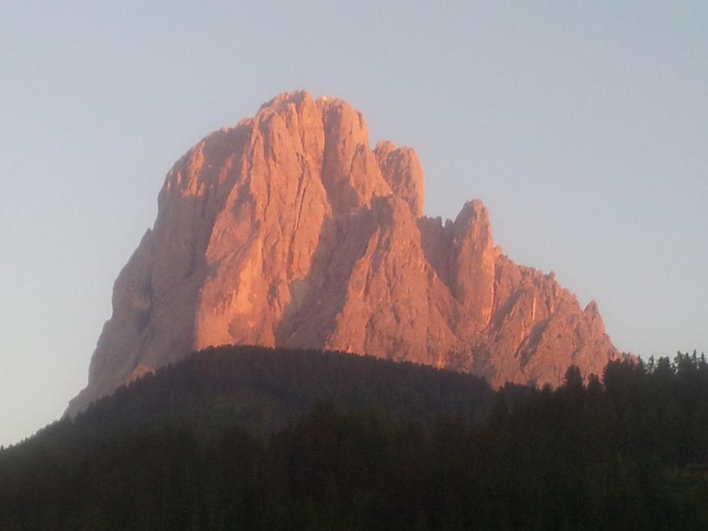 Garni Mezdi Hotel Santa Cristina Val Gardena ภายนอก รูปภาพ