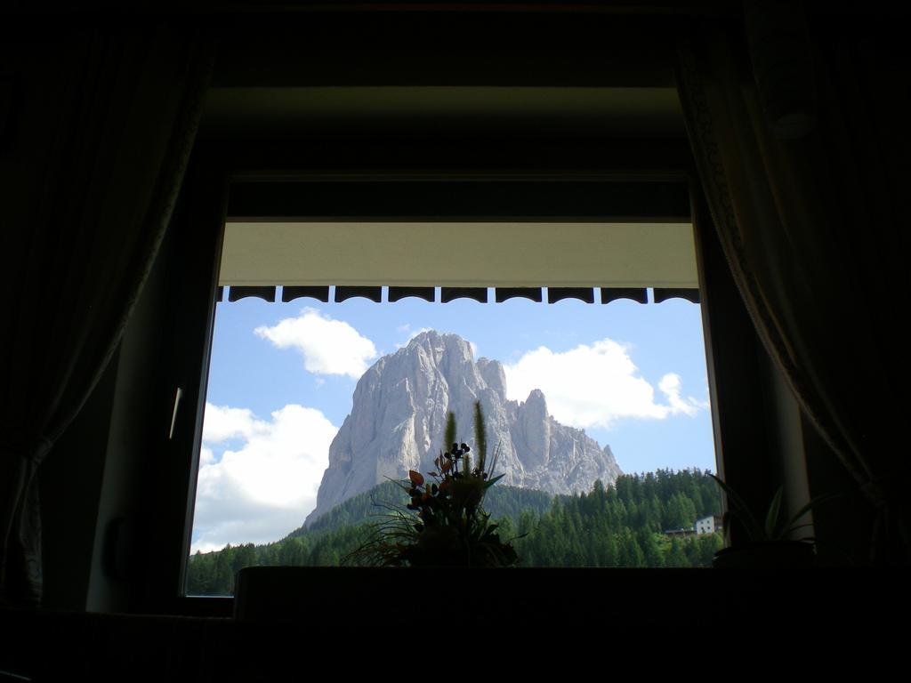 Garni Mezdi Hotel Santa Cristina Val Gardena ภายนอก รูปภาพ