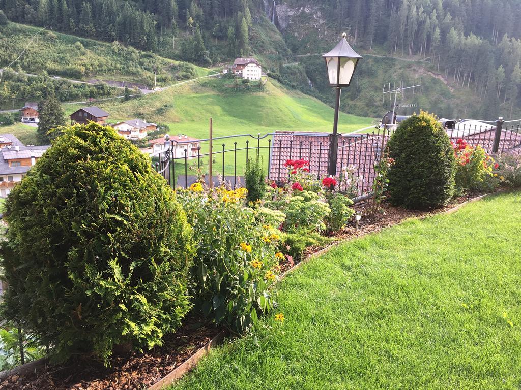 Garni Mezdi Hotel Santa Cristina Val Gardena ภายนอก รูปภาพ